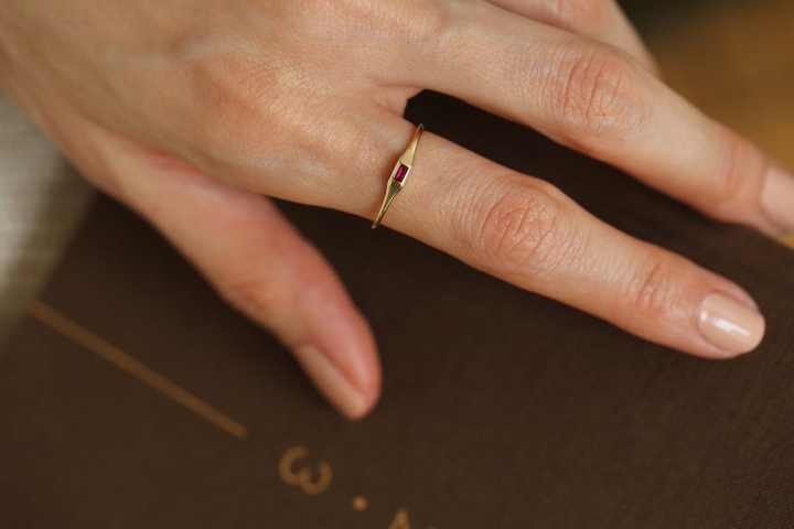 Tiny Line Red - REİS